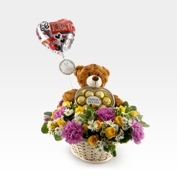 Arreglo Floral en canasta con peluche y chocolates (FO-8) | Arreglos  florales | Hana Flowers